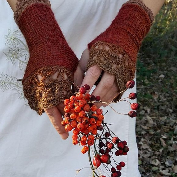 Golden Calvados Medium Fingerless Gloves brick and cinnamon. - Picture 3 of 4